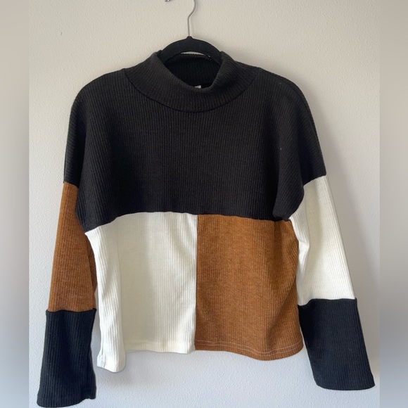 Colorblock Sweater - Picture 2 of 3